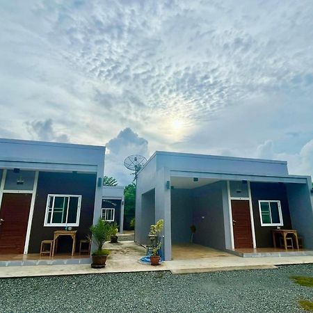 แหลมงอบเฮาส์ Laemngob House Villa Екстериор снимка