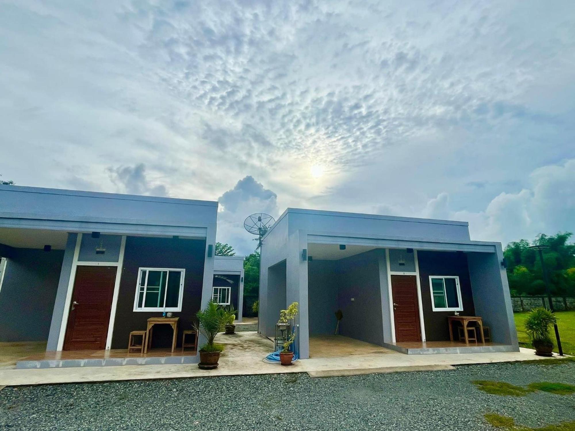 แหลมงอบเฮาส์ Laemngob House Villa Екстериор снимка